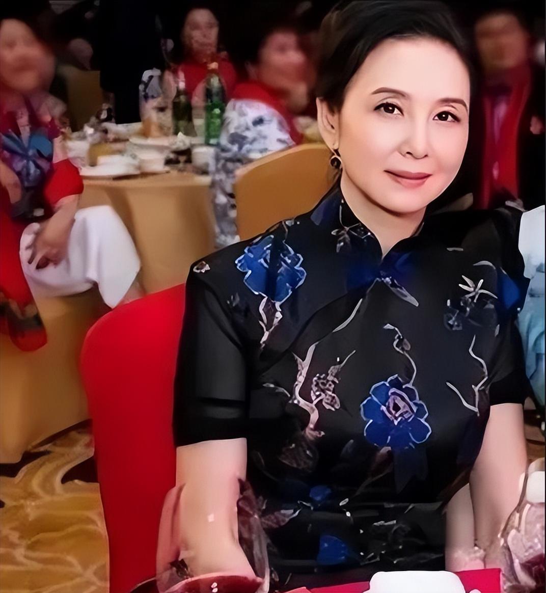 “最美嫦娥”邱佩宁：65岁仍是仙女模样，冯小刚：我都惊呆了！
