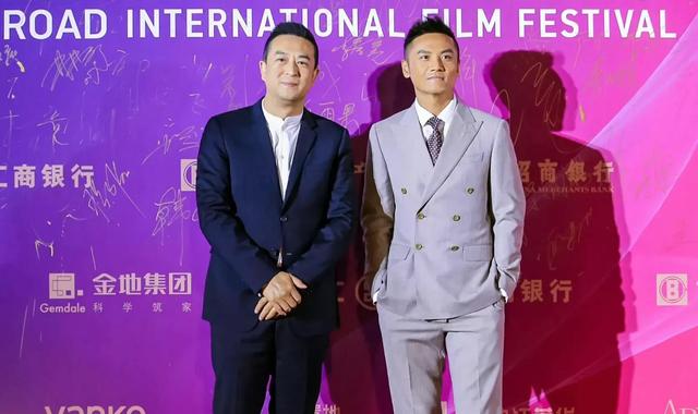 他是张嘉译的亲表弟,被表哥用11部戏带红,如今登上央视走红放大