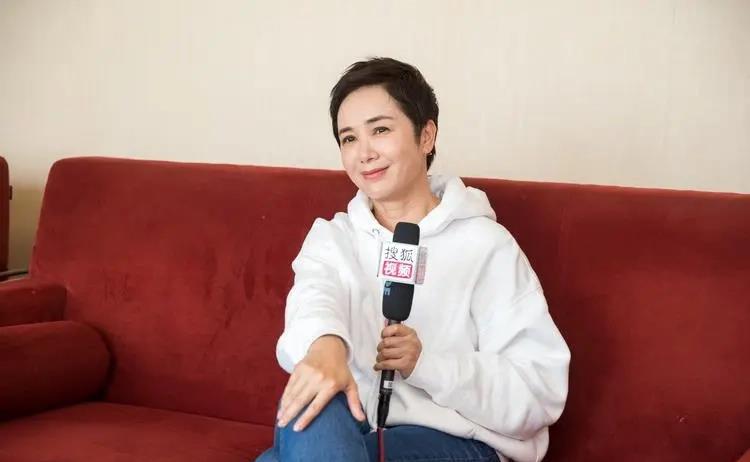 “包养门”事件再升级！56岁的蒋雯丽，不再被世界宽容