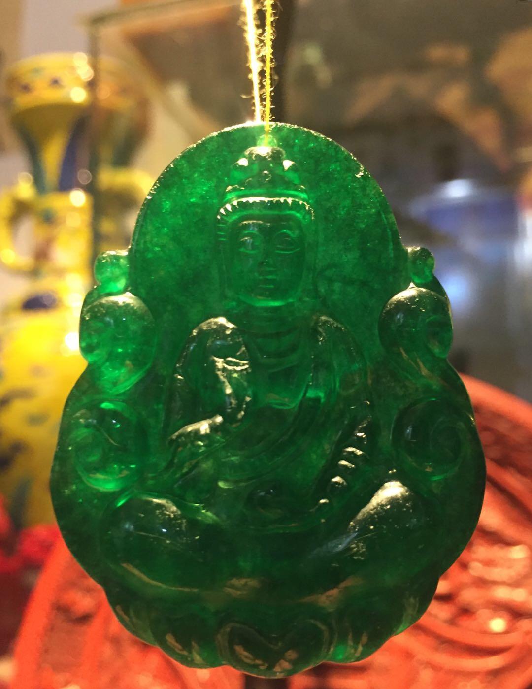 翡翠|标题：帝王绿翡翠的珍贵性与价值——如何鉴别市面上的真假帝王绿翡翠？