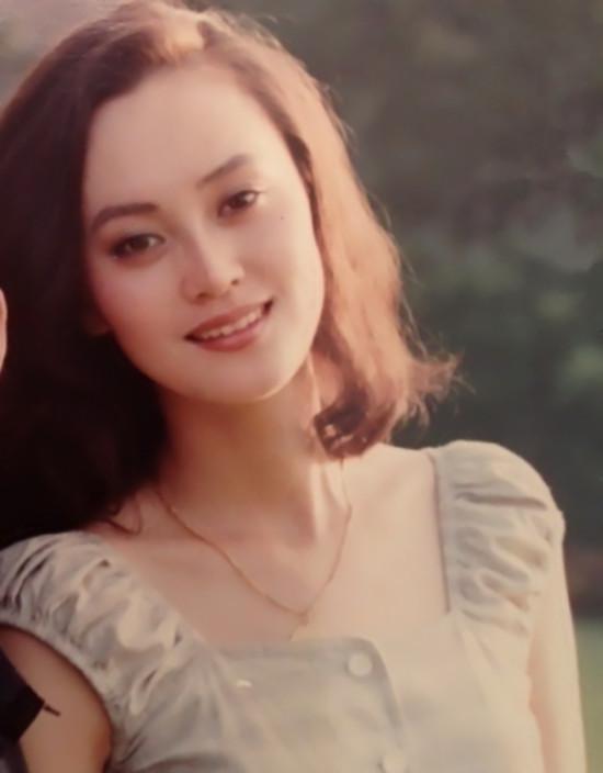 宋佳|宋佳:丈夫患病后远赴美国,靠美貌征服了4个男人,儿子生父成谜