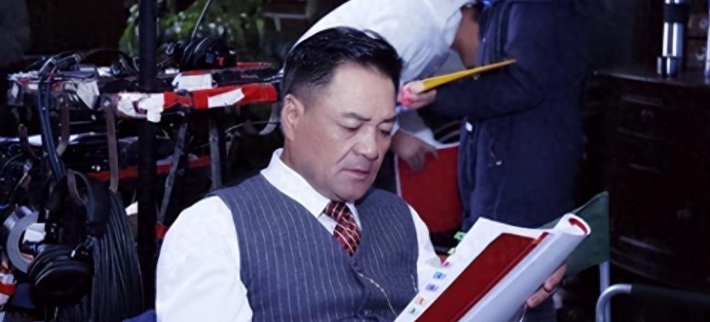 惨遭许睛抛弃，在葛优家躺了3年沙发，如今他却成“人生赢家”！