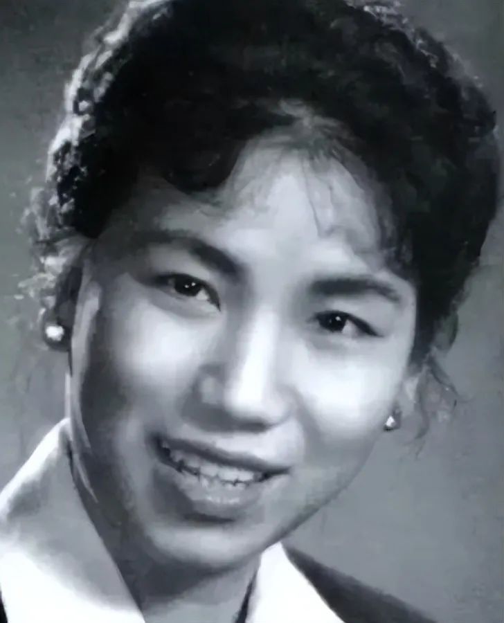 她,春晚一句台词识破潜伏间谍,如今去世23年,仍有人发文缅怀