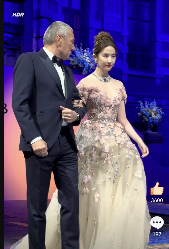 刘亦菲公主造型「惊为天人」,别人「强捧不红」,她演一部爆一部