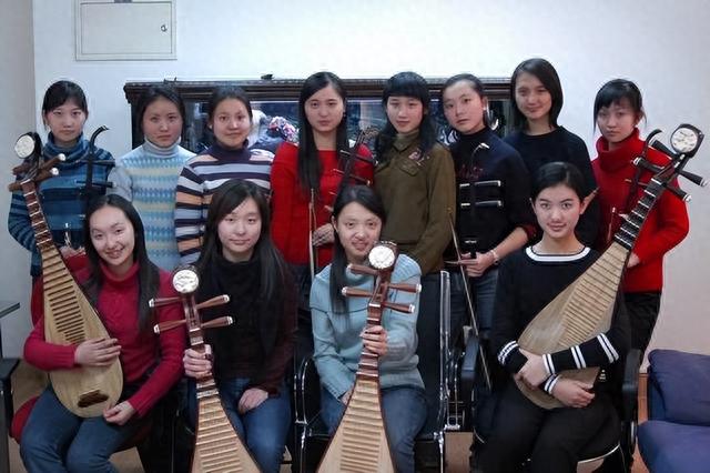 当年爆火的“女子十二乐坊”，放弃中国到日本发展，如愿了吗？