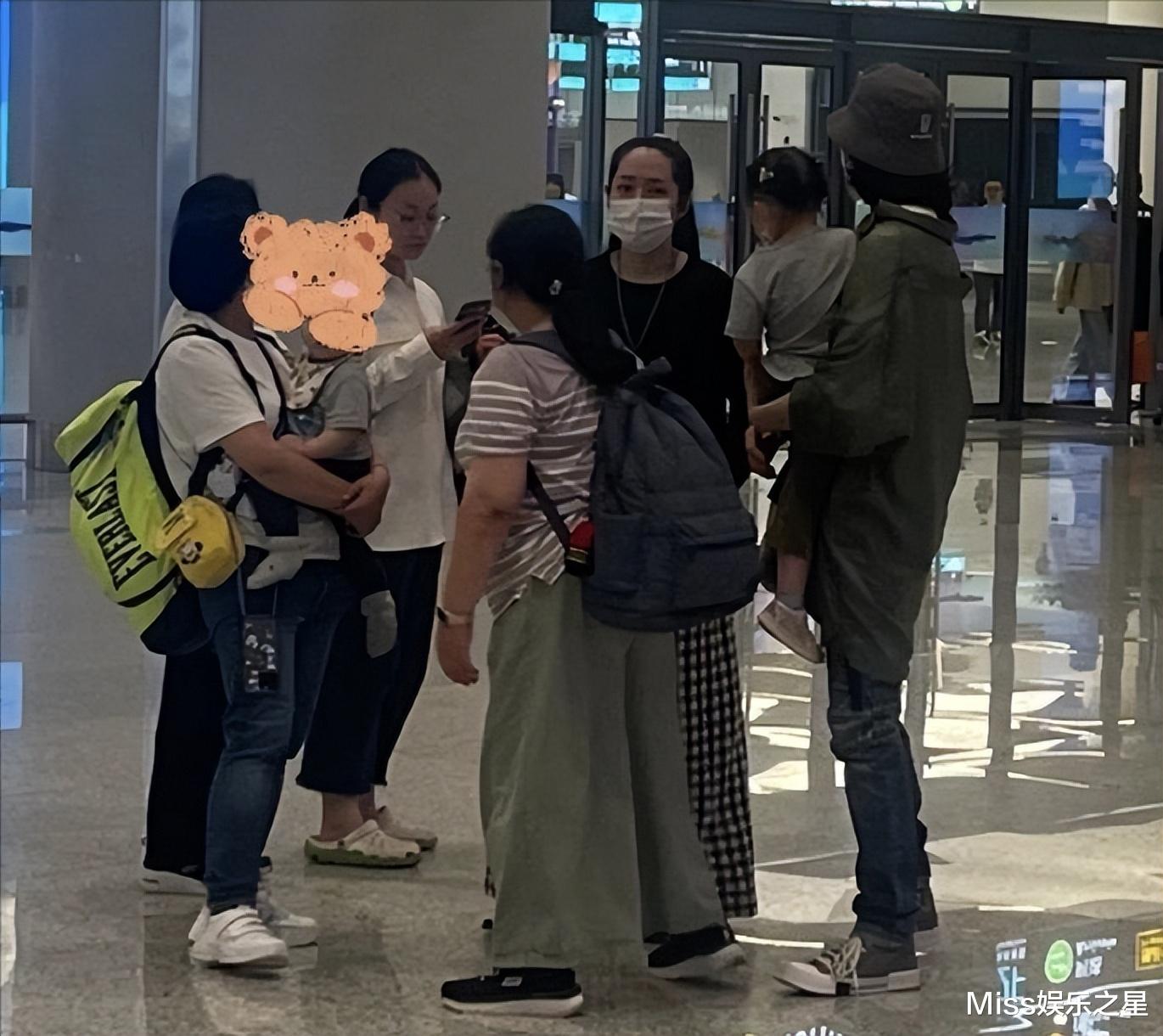 欧阳靖|郭碧婷小腹凸出疑似怀三胎!与向佐手牵手秀恩爱,三位保姆陪同