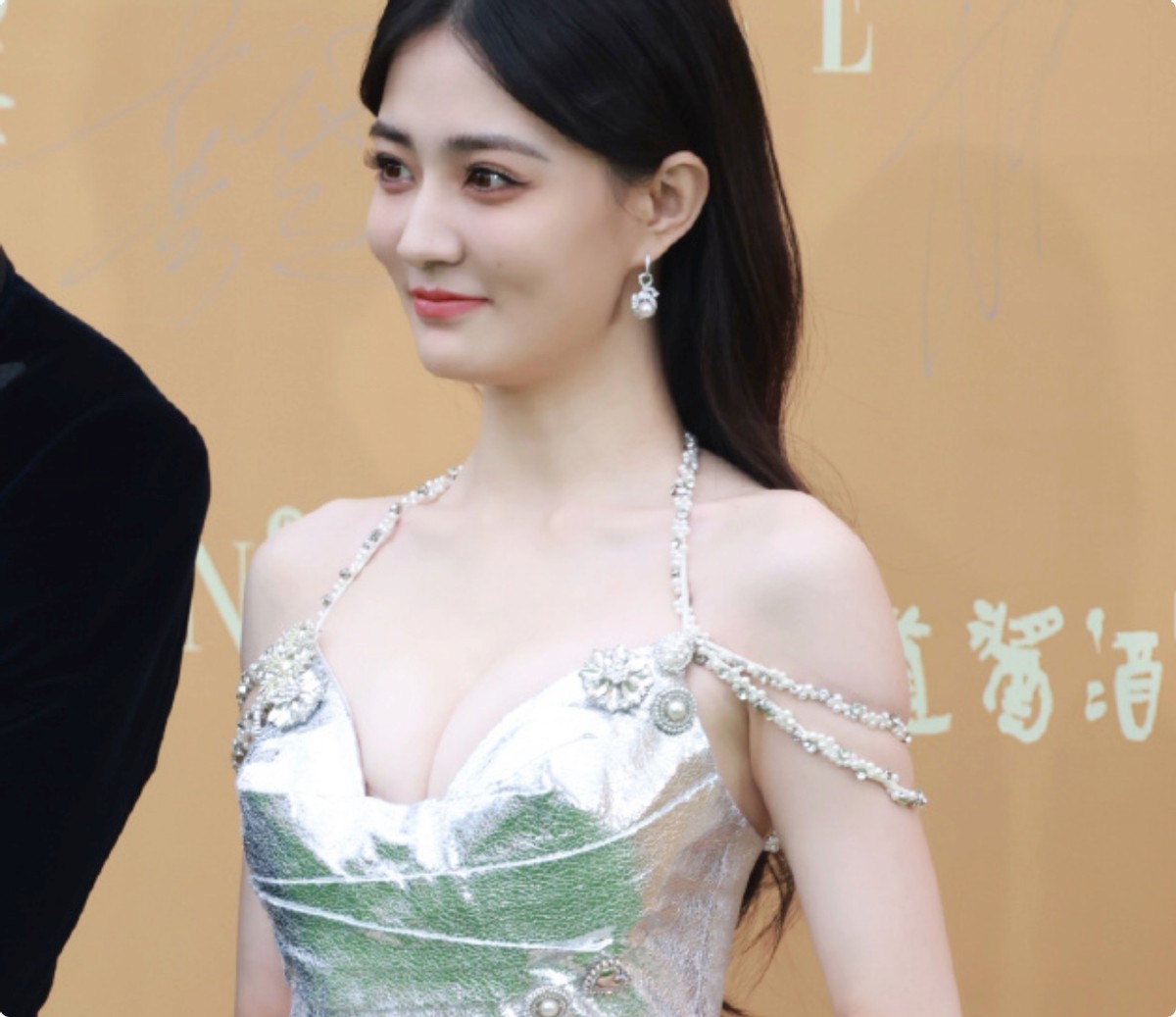 “不老女神”是假的,离开百万修图师,这位女星的脸全露馅了