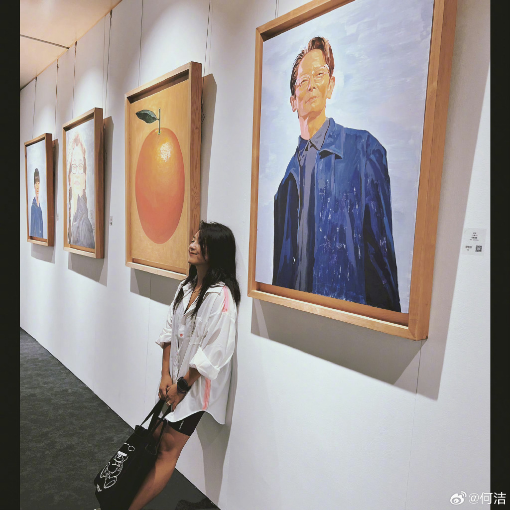 何洁瘦身成功,网友惊呼“何大宝变何小宝”,老公刁磊也跟着瘦了16斤