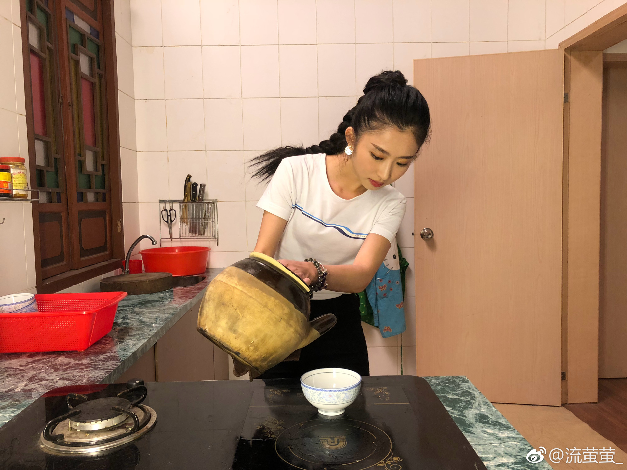 康天庥|31岁康天庥升级奶爸、27岁罗飞雁生子无望?两人戏外人生差距很大