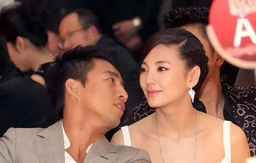 亲姐妹共侍“黑道干爹”？作恶多年屹立不倒，大小S成名路真刺激