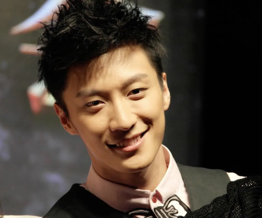 乔任梁|去世快7年了,再看乔任梁父母如今境遇,才明白他为何会得抑郁症