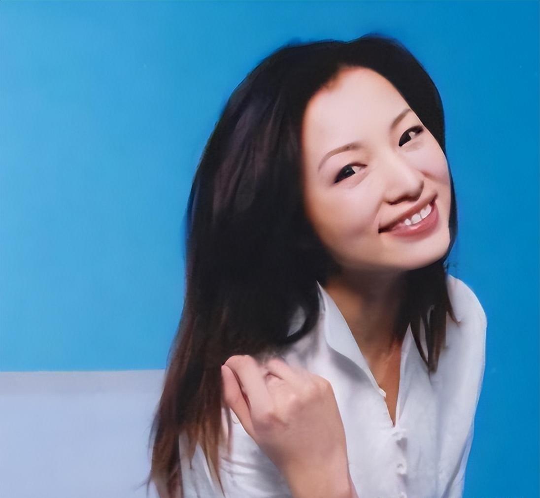 “央视一姐”到“查无此人”，49岁的董卿，终于落到今天这一下场