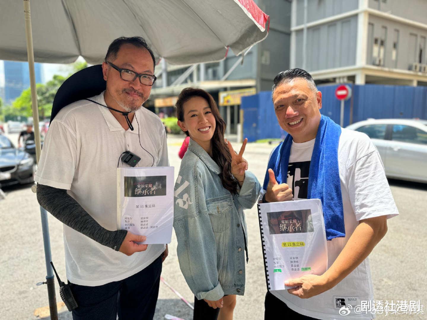 知名港星晒一家四口旅行照！与二婚老公太幸福，新作变TVB台庆剧