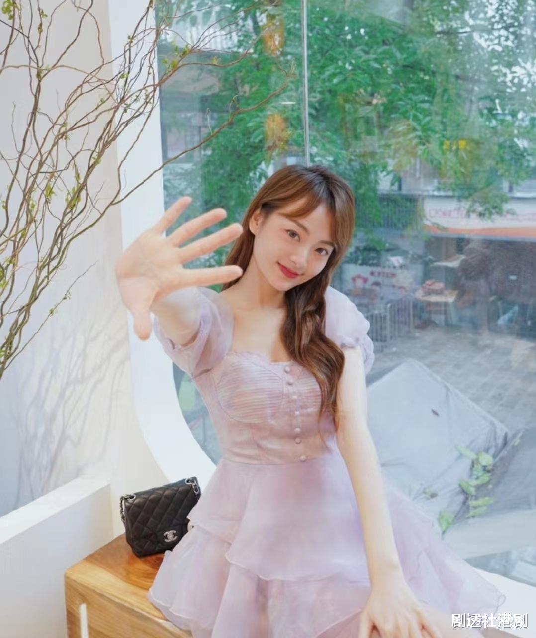 王卓淇|拍旅游节目大秀身材!前港姐时隔3年再回港,曾吐槽娘家TVB工资低