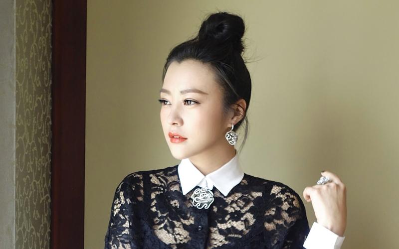 郝蕾直言不讳：演员别喊苦，高薪匹配高要求！