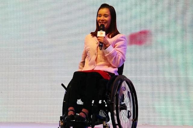 瘫痪25年桑兰近况:42岁仍白皙漂亮,嫁资产千万老公,儿子9岁