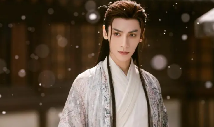 谢娜|全程张大嘴干瞪眼,表情狰狞,闫妮女儿把“警花”演出新花样