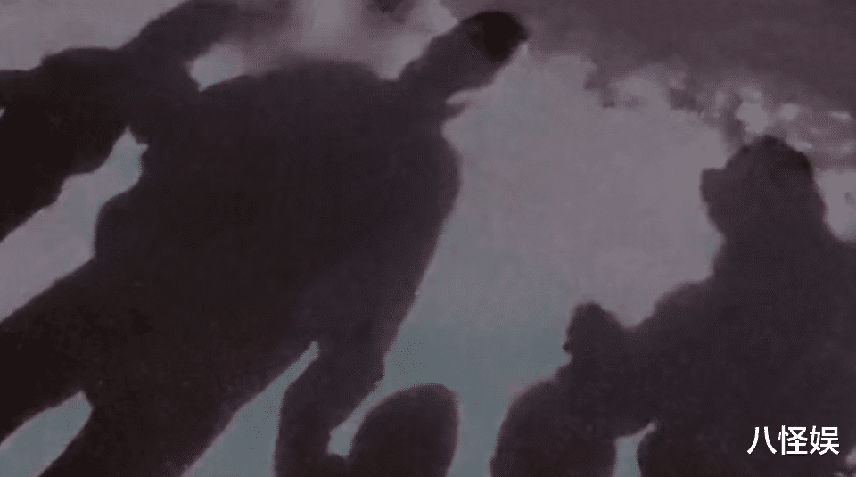 张杰晒父女出游照，小咘芽戴姐姐帽子，跳俏身高体型如复制难区分