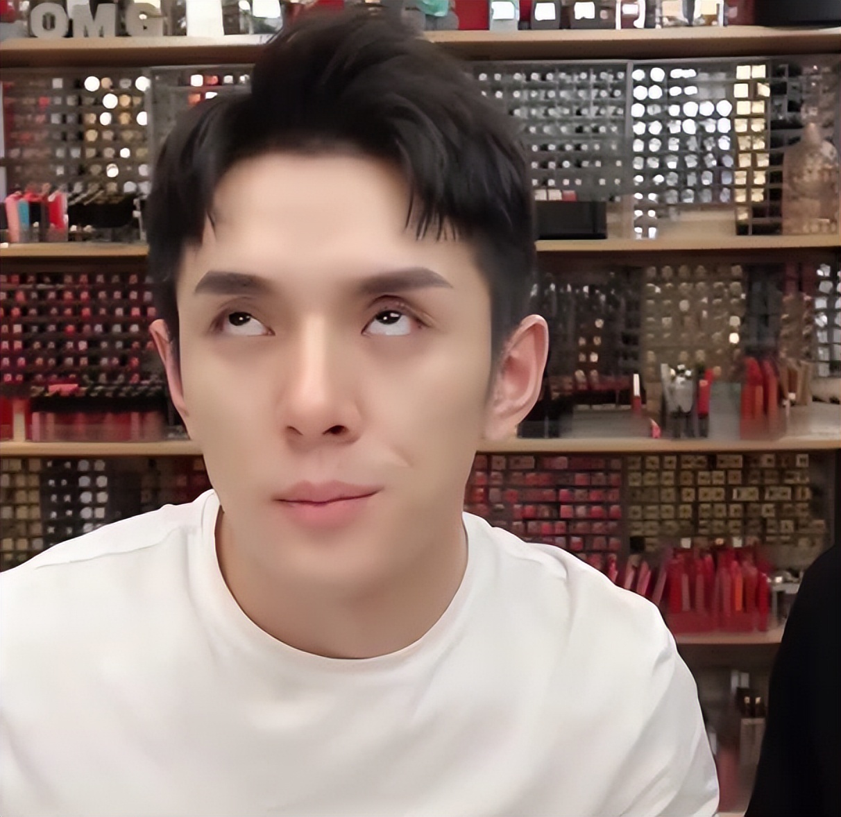 终究是错付了!李佳琦直播间嘲讽“穷美眉”,深夜发文道歉有玄机