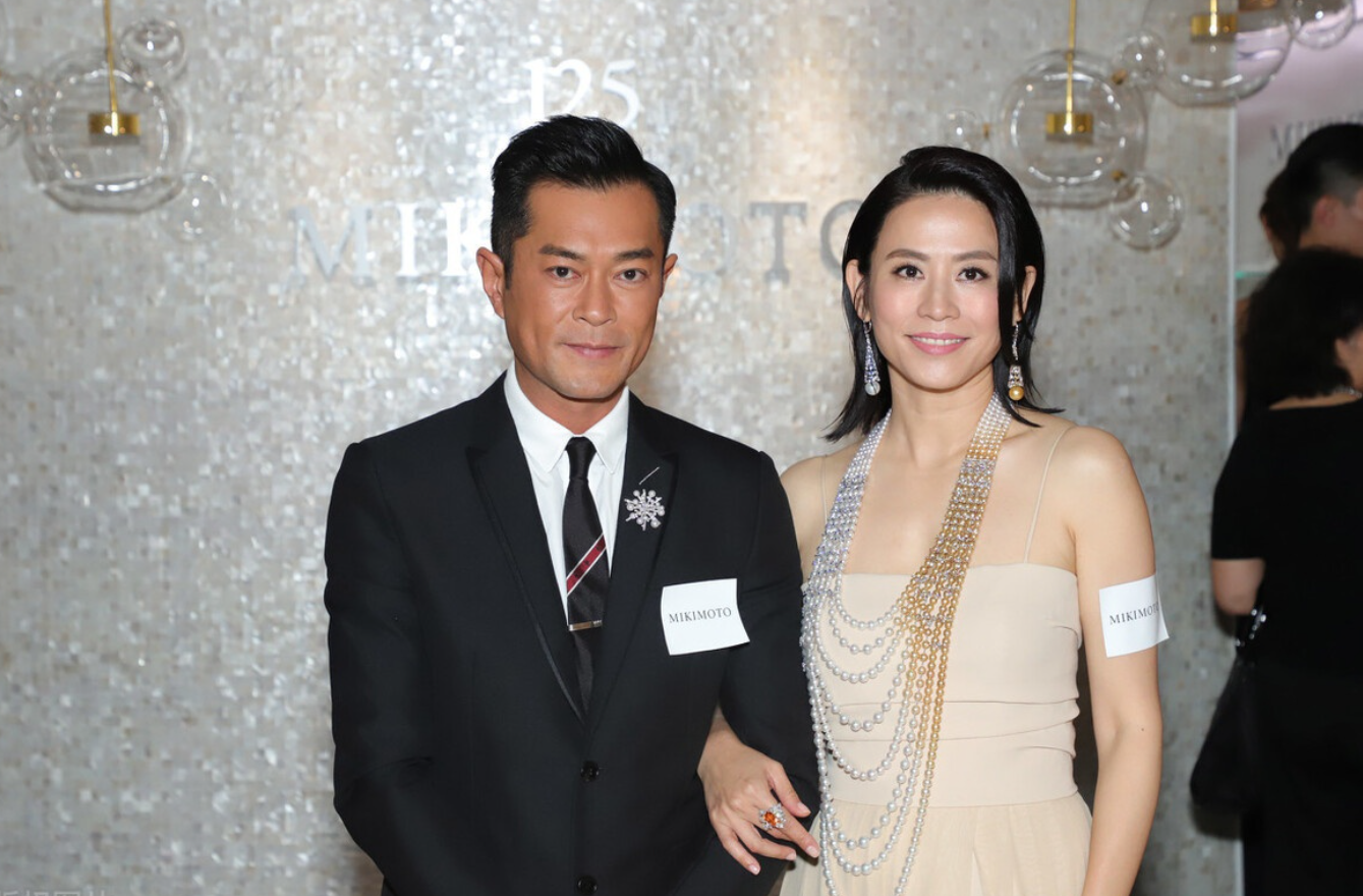 宣萱|香港顶流男星公开求52岁宣萱包养!渣男发言遭骂,女方霸气回怼