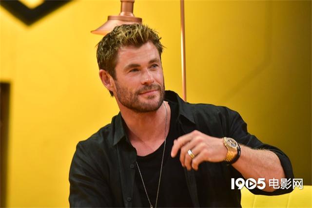 俊男美女!锤哥、安雅·泰勒-乔伊合体亮相动漫展