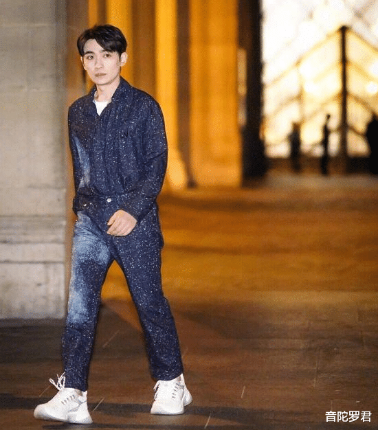 拿观众当弱视!这6位明星的身高最少谎报10厘米,露馅后真尴尬