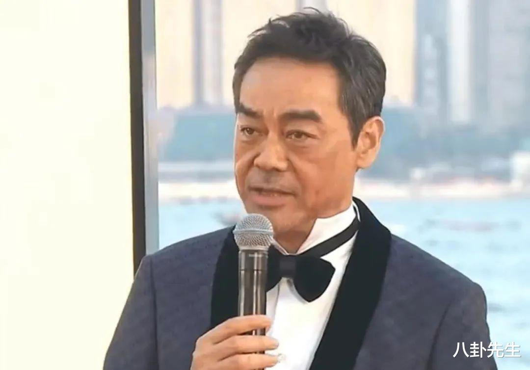 吴镇宇|金像奖红毯：吴镇宇发福，顶流姜涛像非主流，梁洛施裙子难看