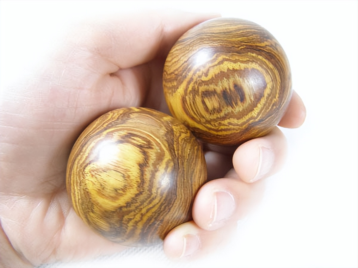 南红玛瑙|越南黄花梨，属于红木吗？