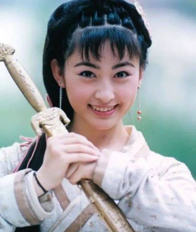 63岁TVB老戏骨内地拍剧变主角，与小23岁回族美女婚姻羡煞旁人