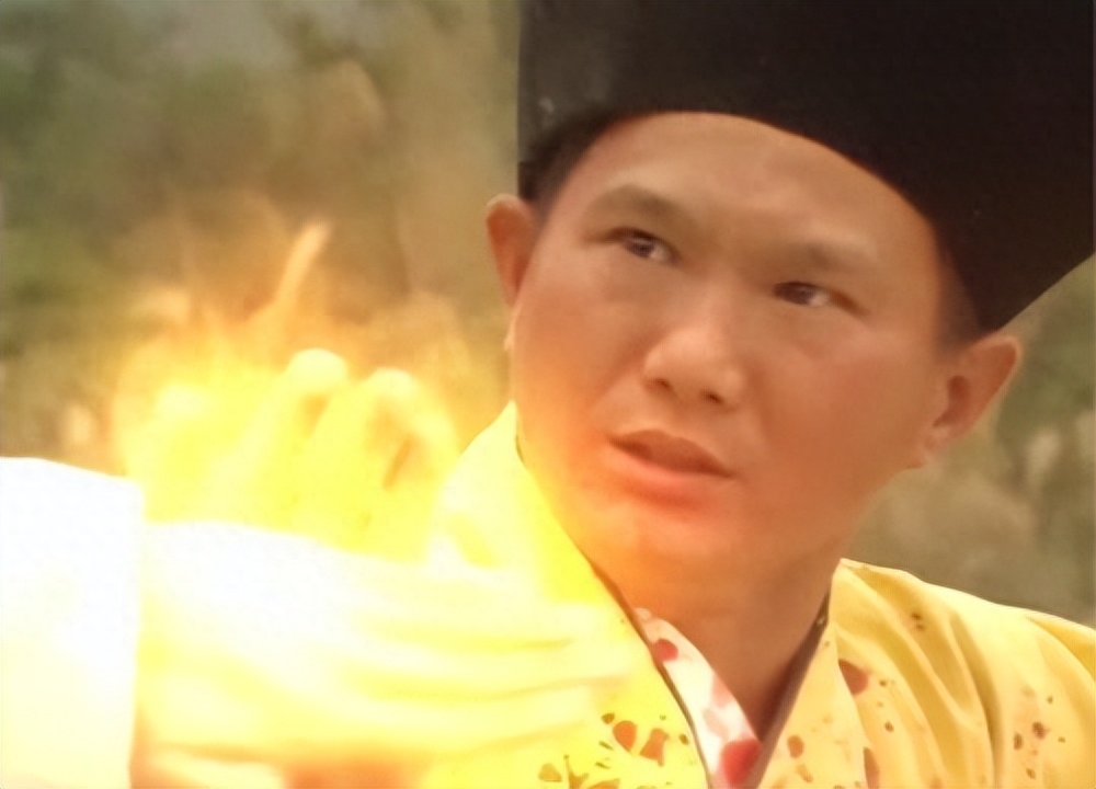 他,“刀砍黄日华,追杀周星驰,暴揍陈百祥”,太狠了!