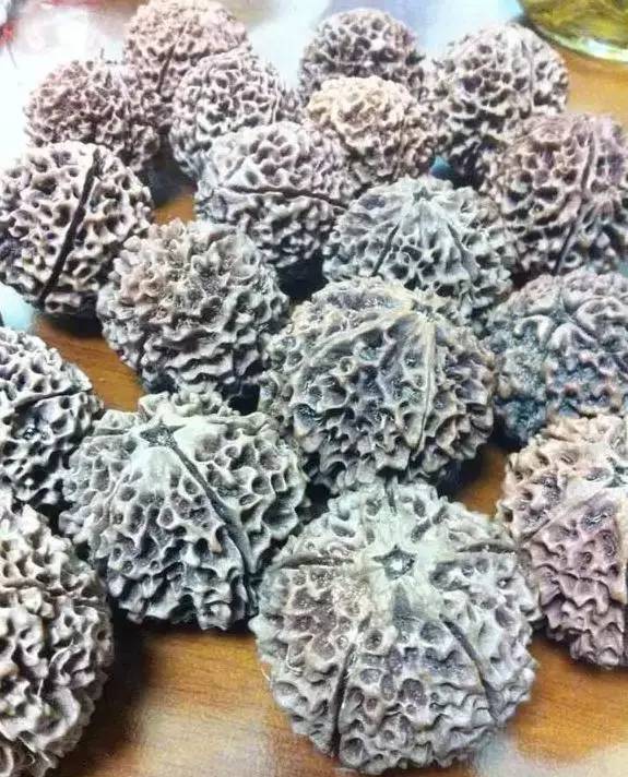 这几种一眼假的手串，尽量就别带出去了。