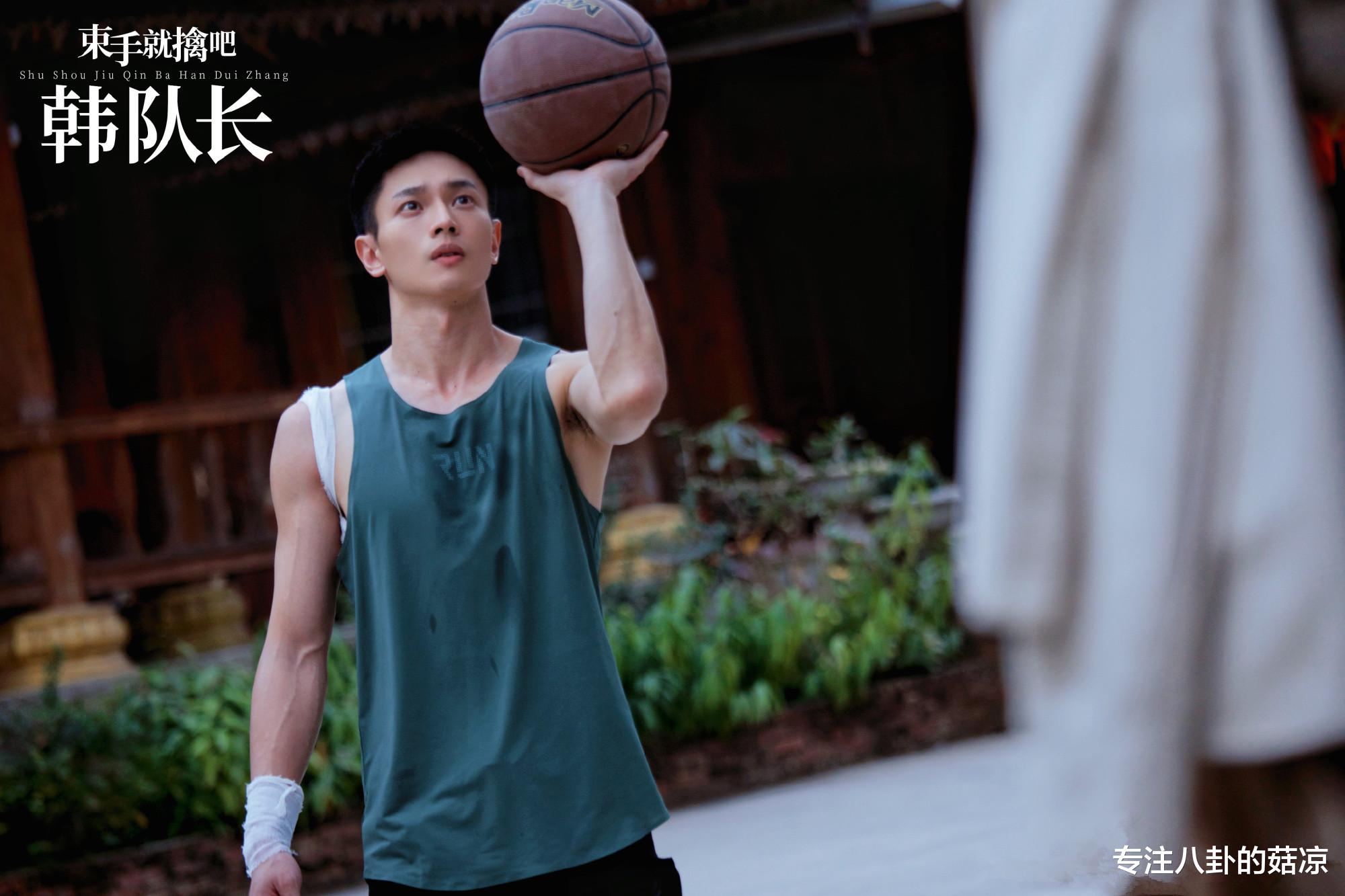 明日播出！新一部现偶剧来袭，护林队长VS酷飒记者，初恋宿命重逢