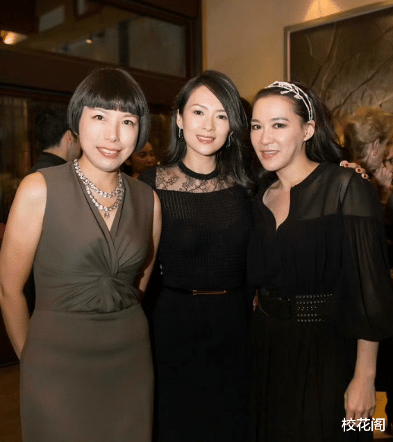 红毯造型直接翻车，塑料姐妹吵翻天了？