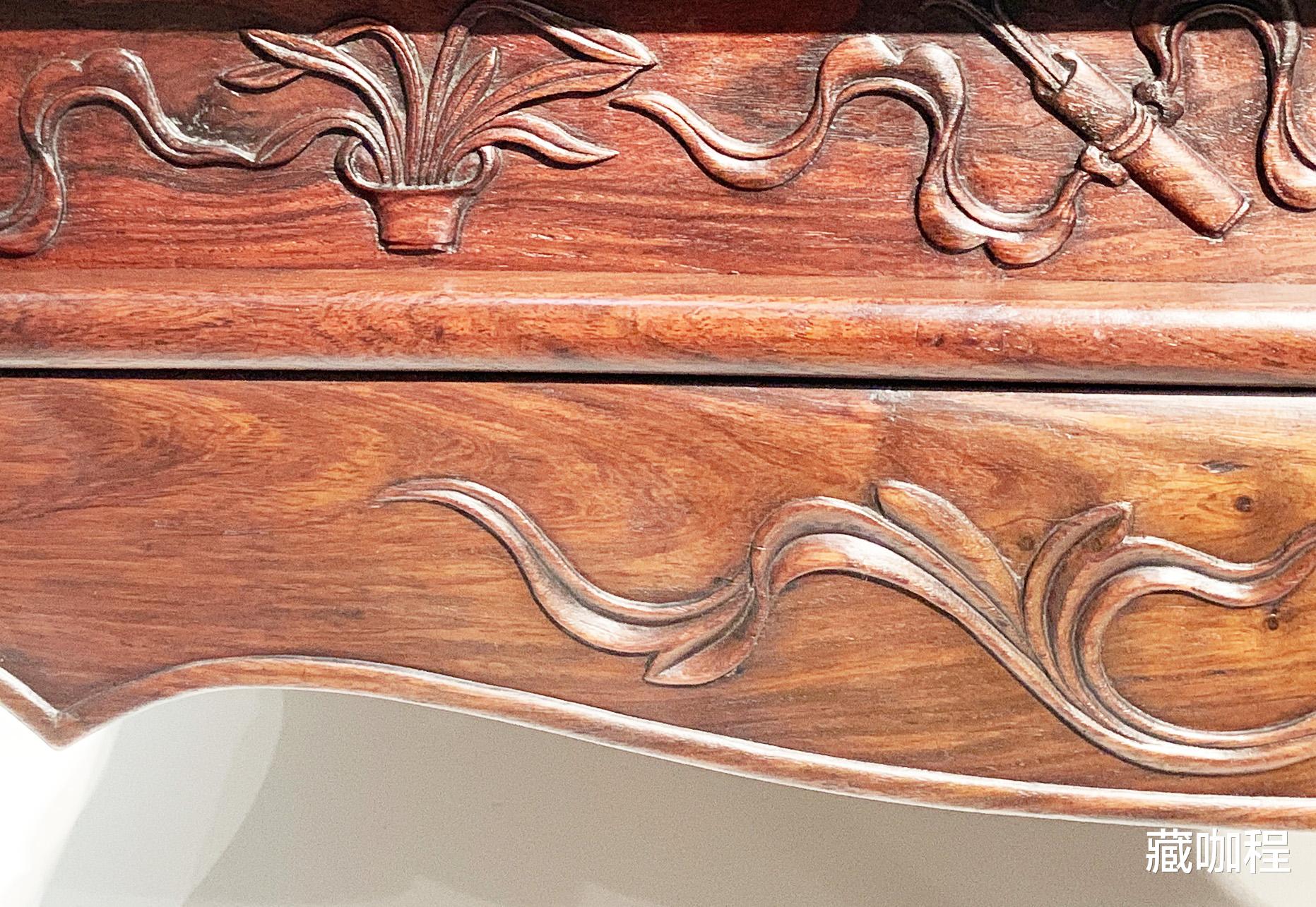 |集黄花梨特征于一身,架子床大料上出现锯齿纹