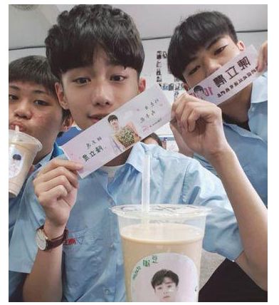 炎亚纶现身邱耀乐记者会,鞠躬向他道歉,邱耀乐全程低头激动落泪