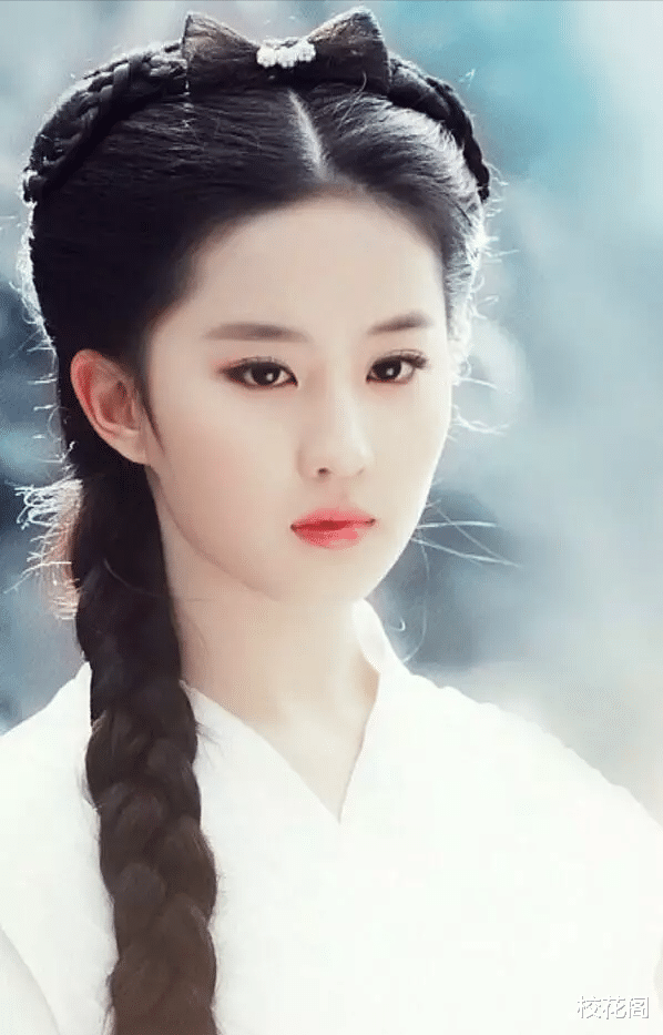 看刘亦菲“婉拒”董宇辉的邀约，才明白杨幂到底差在哪儿