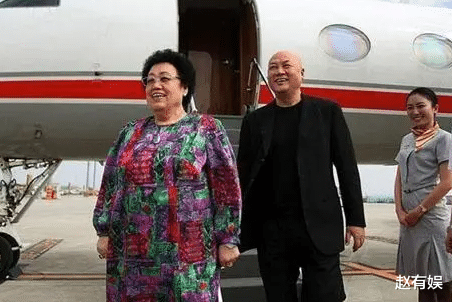 陈丽华立遗嘱:儿女每人100亿,余下归唐僧老公?网友评论太扎心