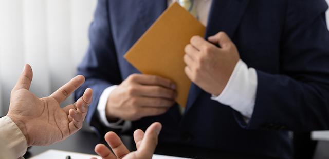 带货主播李佳琦成名后嫌贫爱富,揭露了当今职场3个扎心的潜规则