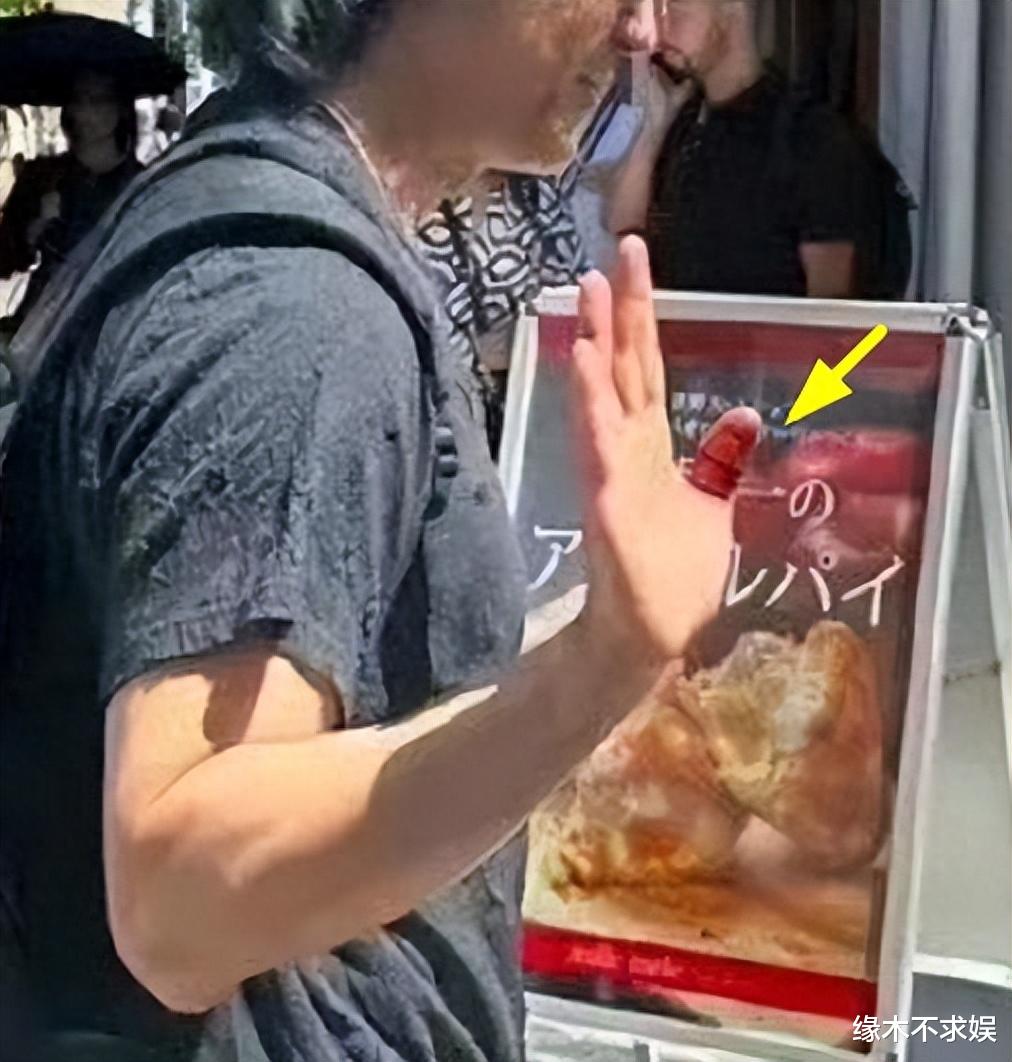 55岁郑伊健日本街头被偶遇,T恤全起球,和蒙嘉慧拮据生活疑曝光