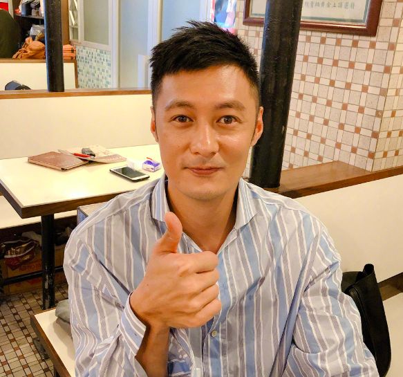 余文乐晒与女儿一起洗澡照片,拍摄视角引争议,自称很享受引众怒