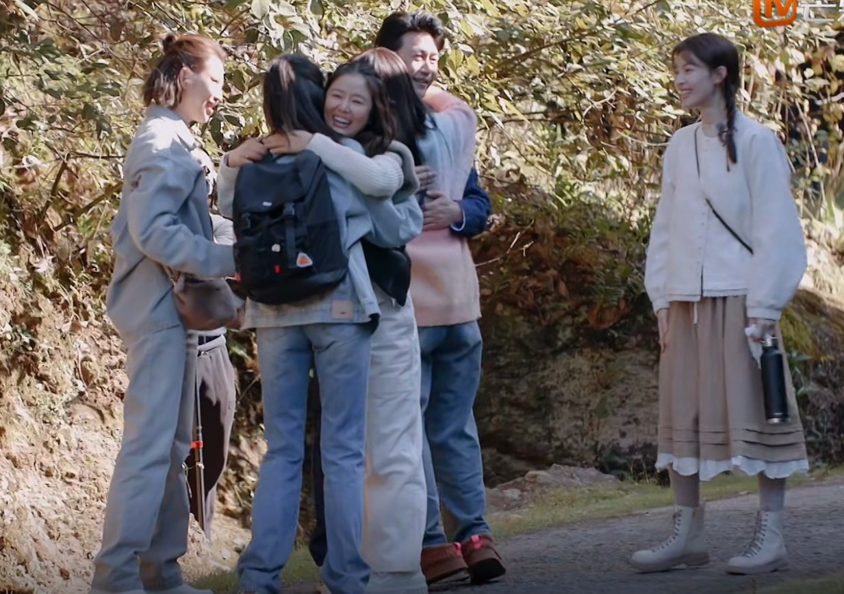 20年后，陆毅林心如合体上节目，当着鲍蕾的面热情拥抱显亲昵