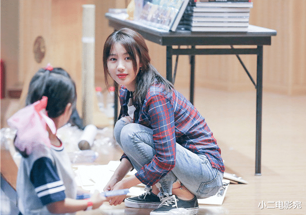 36岁李菲儿录节目现场曝光,身材大变样引网友热议,疑医美失败