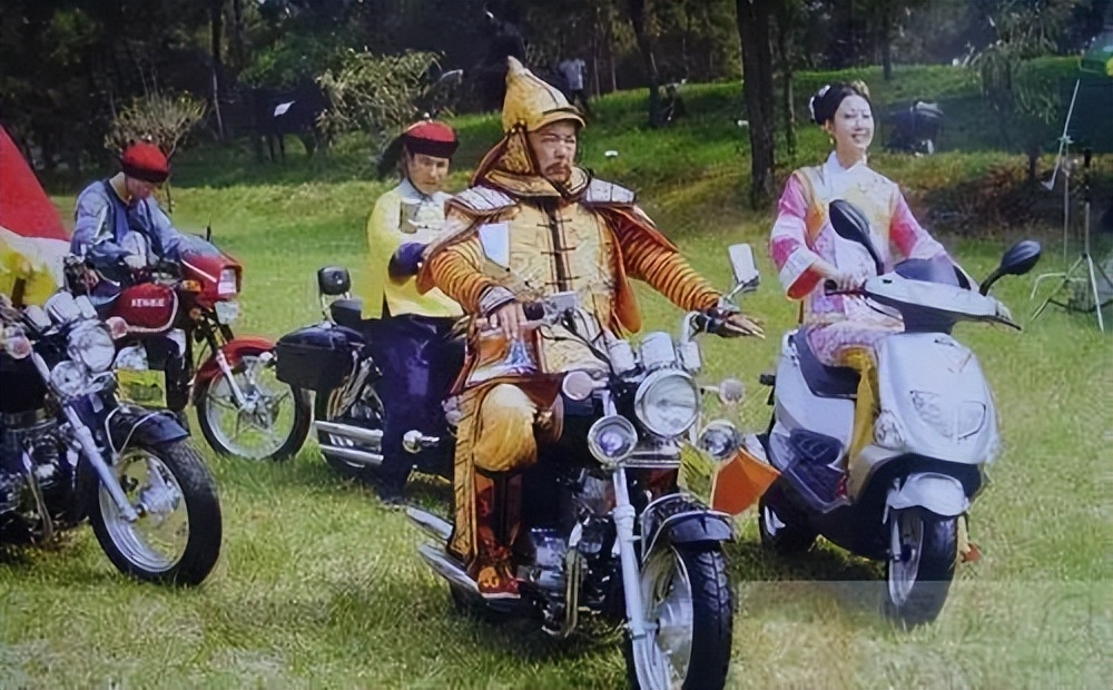 演员中场休息时的镜头,一个比一个搞笑