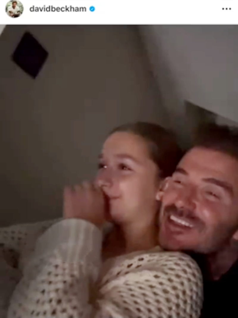 时尚芭莎|贝克汉姆一家人团聚，维多利亚和儿媳都穿厚底鞋，妮可拉稳居C位，小七好美