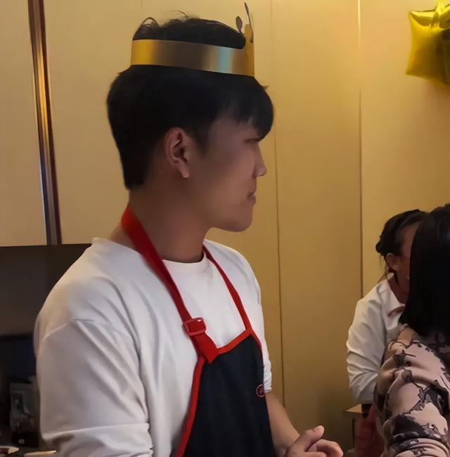 富豪回应寻子成功，“二公子”的要求叫人心疼，女朋友成议论焦点