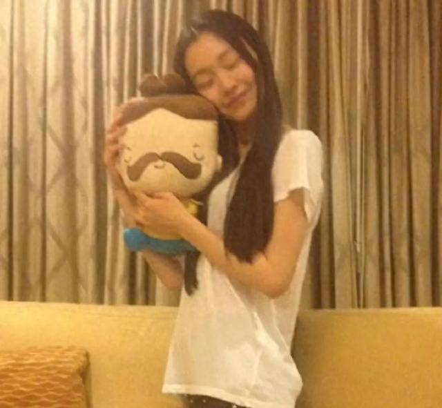 演员宋轶为日货品牌代言，遭全网抵制，网友：戏子不知亡国恨