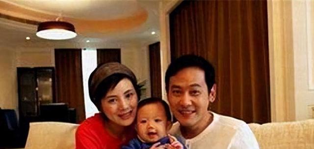 她因爱退圈做家庭妇女,却惨遭“插足”离婚,今44岁为儿子仍单身