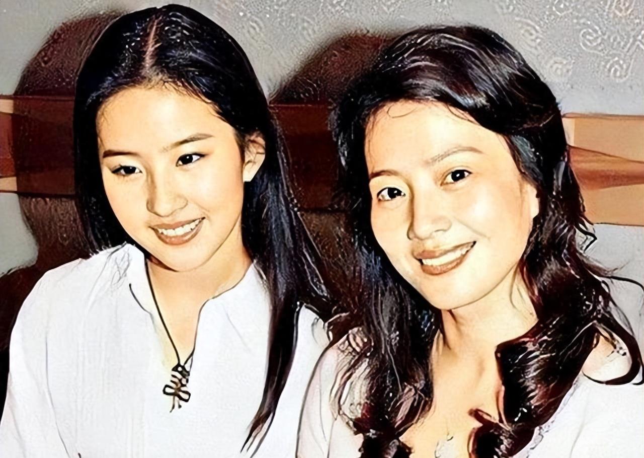 刘亦菲妈妈刘晓莉:曾“跳楼”夺女?为女儿两婚两离,如今过怎样了