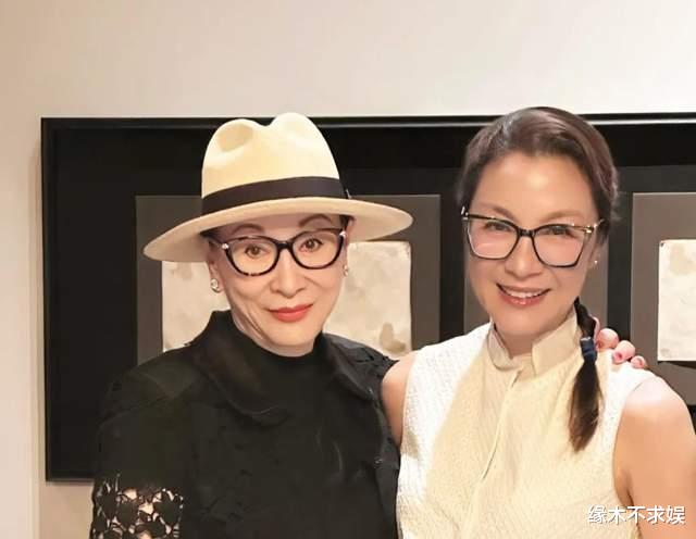 47岁林心如和杨紫琼聚会,戴190万名表抢镜,杨紫琼膝盖令人心疼!