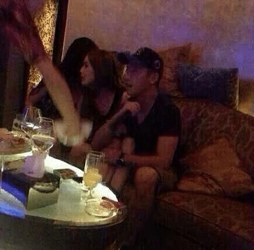 郑恺|一天两个瓜!先是婚变,后是三胎,郑恺苗苗的“遮羞布”一片不剩